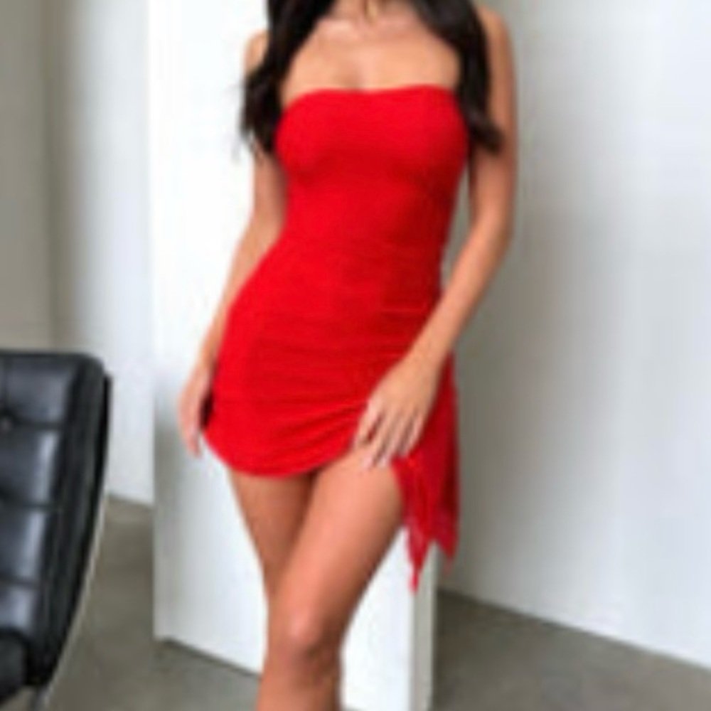 Chic Scarlet Mini Dress